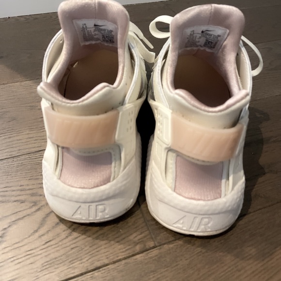 💕 Nike Air Huarache sneakers in sail/fossil stone Size 6.5 Runs Small - Picture 4 of 6